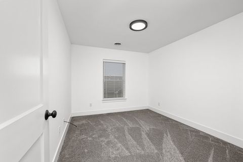 Tiny photo for 3043 Shanes Way #3043, Bettendorf, IA 52722 (MLS # 12585480)