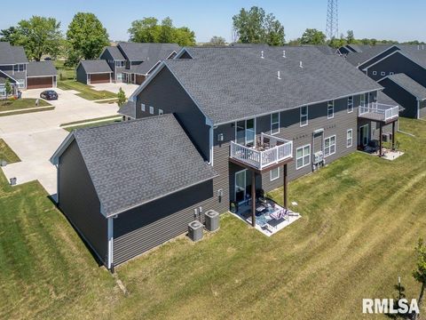 Tiny photo for 3043 Shanes Way #3043, Bettendorf, IA 52722 (MLS # 12585480)