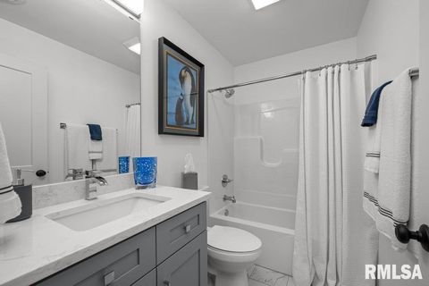 Tiny photo for 3043 Shanes Way #3043, Bettendorf, IA 52722 (MLS # 12585480)