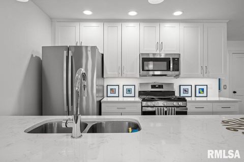 Tiny photo for 3043 Shanes Way #3043, Bettendorf, IA 52722 (MLS # 12585480)