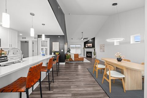 Tiny photo for 3043 Shanes Way #3043, Bettendorf, IA 52722 (MLS # 12585480)