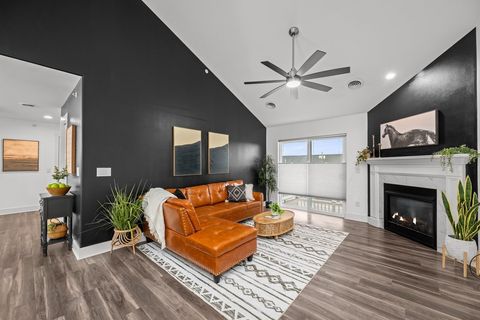 Tiny photo for 3043 Shanes Way #3043, Bettendorf, IA 52722 (MLS # 12585480)