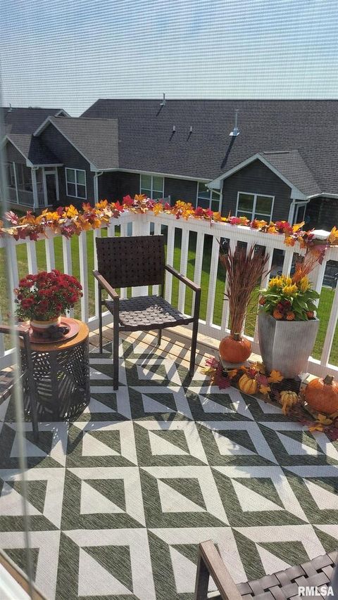 Tiny photo for 3043 Shanes Way #3043, Bettendorf, IA 52722 (MLS # 12585480)