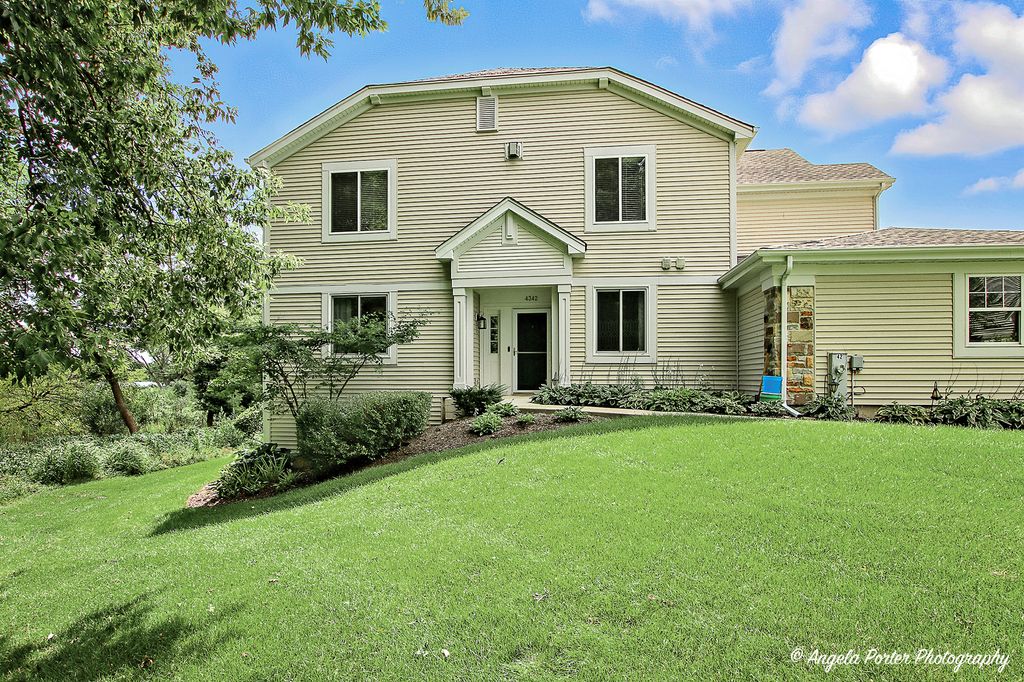 Photo for 4342 Shooting Star Drive, Island Lake, IL 60042 (MLS # 12445639)