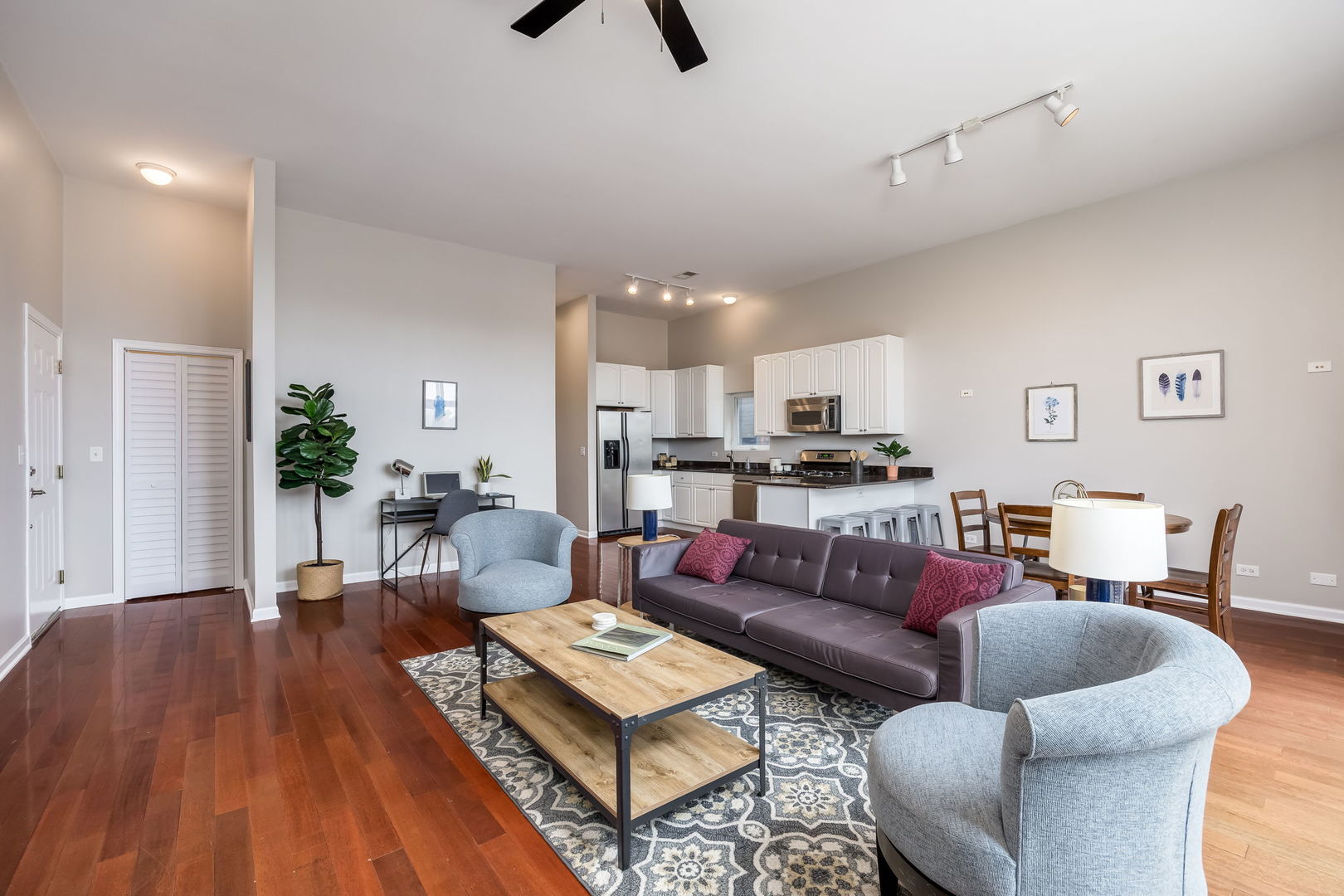 1395 N MILWAUKEE Avenue 3E