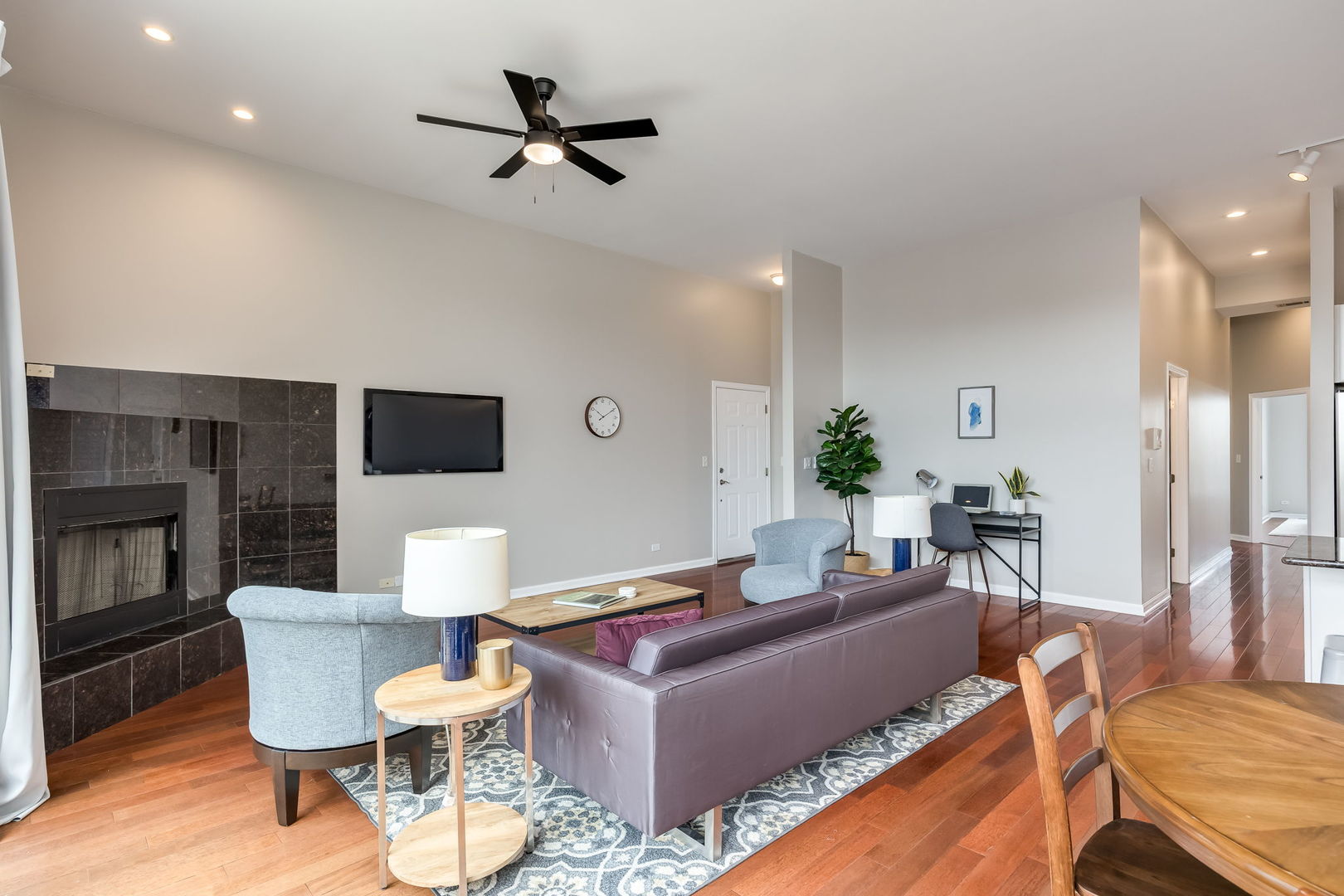 1395 N MILWAUKEE Avenue 3E