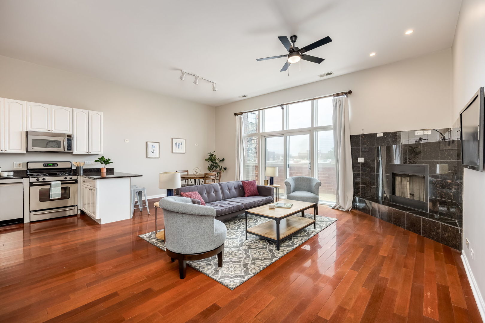 1395 N MILWAUKEE Avenue 3E