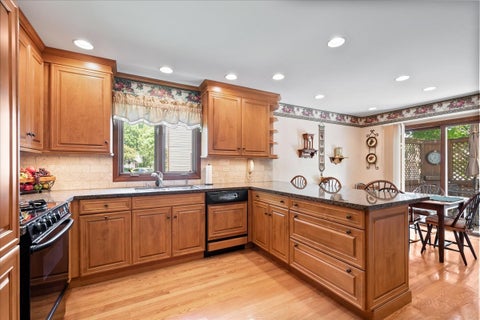 Tiny photo for 805 NW Holcomb Drive, Mundelein, IL 60060 (MLS # 12653747)