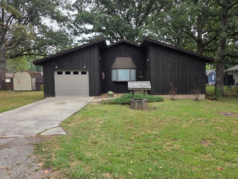Photo of 420 N 9th Street, Benton, IL 62812 (MLS # 12755460)