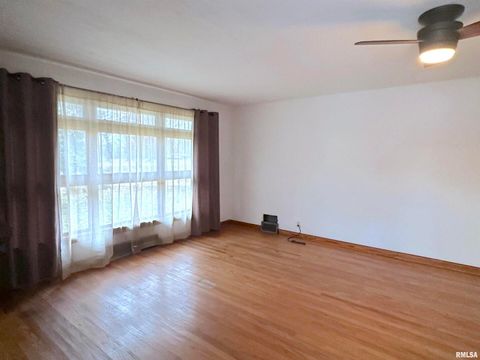 Tiny photo for 1206 W Chautauqua Street, Carbondale, IL 62901 (MLS # EB460671)