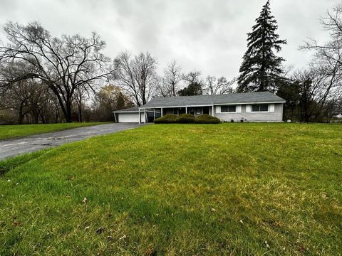 A home in Country Club Hills