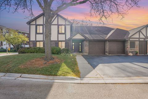 Photo of 1054 Harbour Court #1A, Wheeling, IL 60090 (MLS # 12515480)