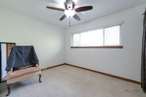 Tiny photo for 701 Thomas Court, Mundelein, IL 60060 (MLS # 12505885)