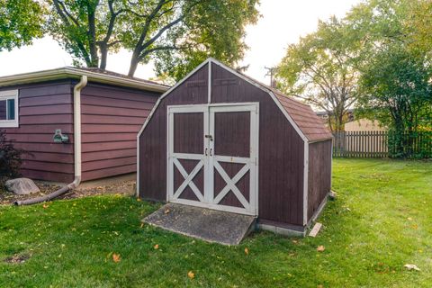 Tiny photo for 701 Thomas Court, Mundelein, IL 60060 (MLS # 12505885)