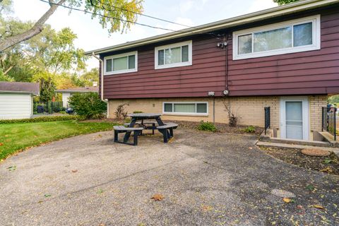 Tiny photo for 701 Thomas Court, Mundelein, IL 60060 (MLS # 12505885)