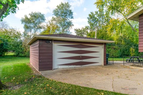 Tiny photo for 701 Thomas Court, Mundelein, IL 60060 (MLS # 12505885)