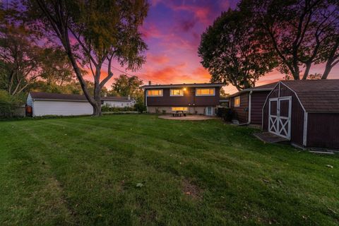 Tiny photo for 701 Thomas Court, Mundelein, IL 60060 (MLS # 12505885)