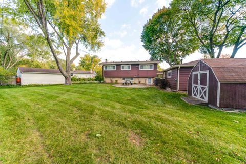 Tiny photo for 701 Thomas Court, Mundelein, IL 60060 (MLS # 12505885)