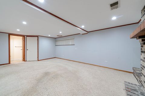 Tiny photo for 701 Thomas Court, Mundelein, IL 60060 (MLS # 12505885)