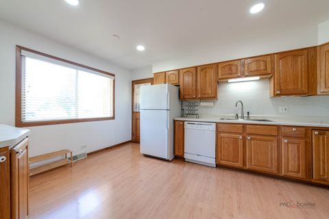 Tiny photo for 701 Thomas Court, Mundelein, IL 60060 (MLS # 12505885)