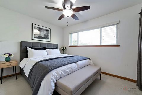 Tiny photo for 701 Thomas Court, Mundelein, IL 60060 (MLS # 12505885)