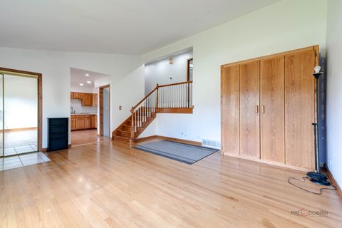 Tiny photo for 701 Thomas Court, Mundelein, IL 60060 (MLS # 12505885)