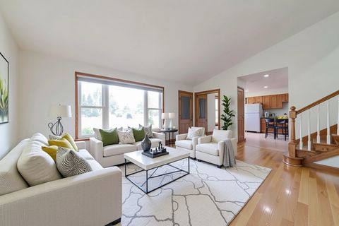 Tiny photo for 701 Thomas Court, Mundelein, IL 60060 (MLS # 12505885)