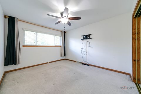 Tiny photo for 701 Thomas Court, Mundelein, IL 60060 (MLS # 12505885)