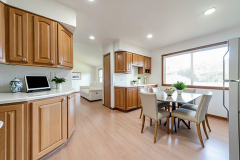 Tiny photo for 701 Thomas Court, Mundelein, IL 60060 (MLS # 12505885)