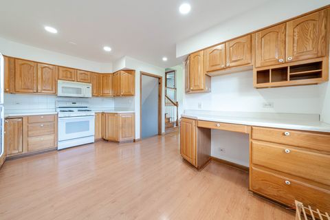 Tiny photo for 701 Thomas Court, Mundelein, IL 60060 (MLS # 12505885)