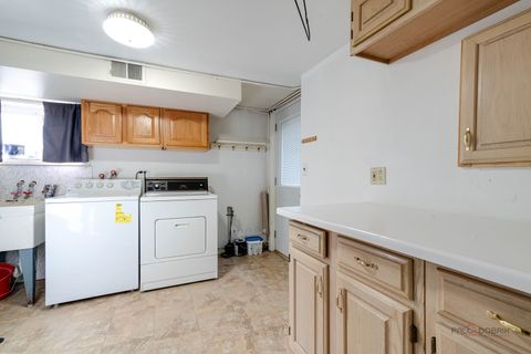 Tiny photo for 701 Thomas Court, Mundelein, IL 60060 (MLS # 12505885)