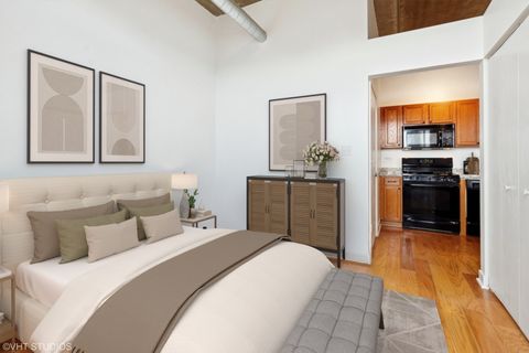 Tiny photo for 811 W 15th Place #513, Chicago, IL 60608 (MLS # 12516653)