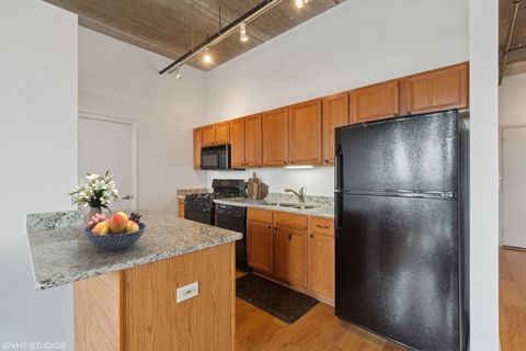 Tiny photo for 811 W 15th Place #513, Chicago, IL 60608 (MLS # 12516653)
