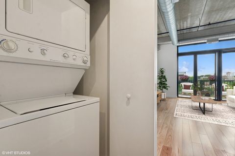 Tiny photo for 811 W 15th Place #513, Chicago, IL 60608 (MLS # 12516653)