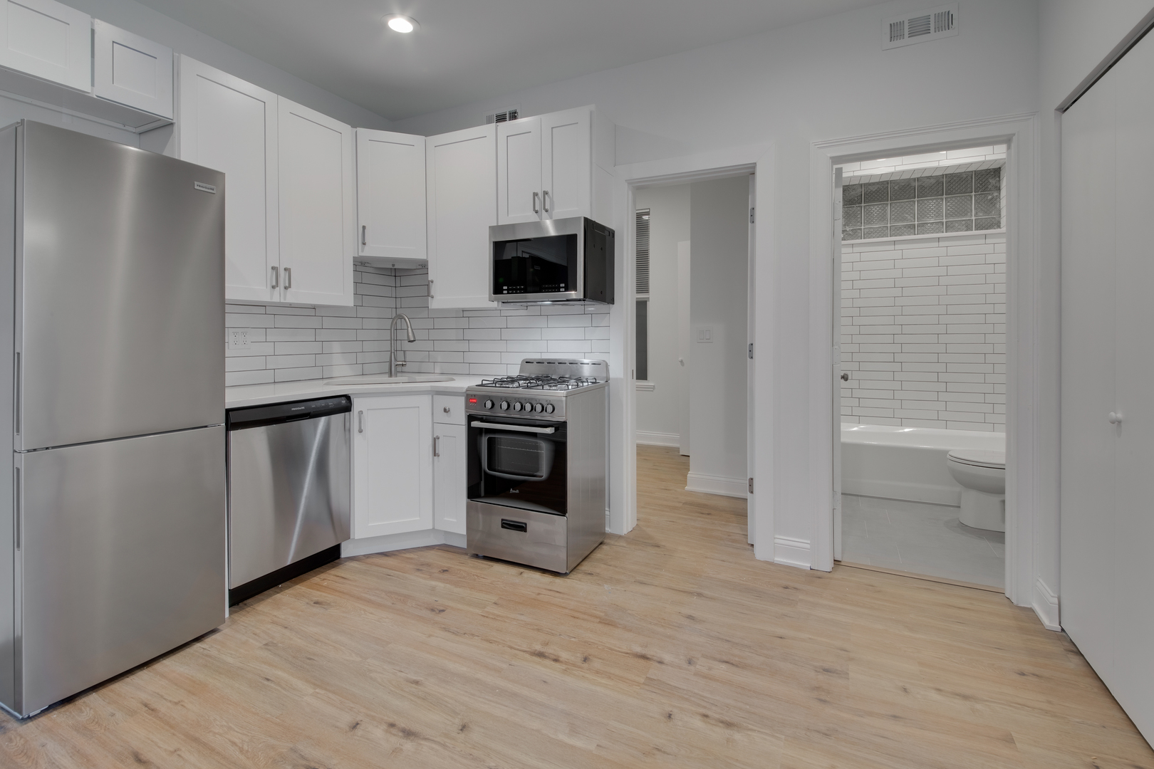 2029 N Damen Avenue 3FR