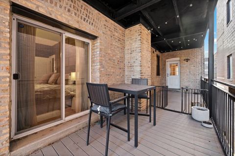 Tiny photo for 744 W Cornelia Avenue #2W, Chicago, IL 60657 (MLS # 12540432)