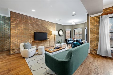 Tiny photo for 744 W Cornelia Avenue #2W, Chicago, IL 60657 (MLS # 12540432)