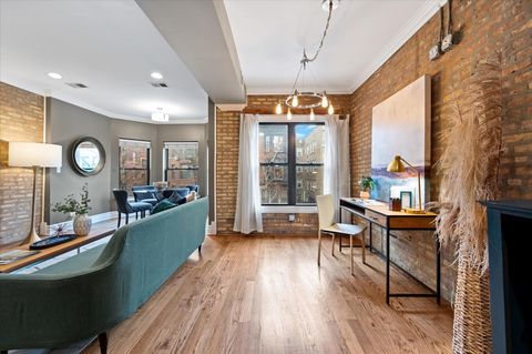 Tiny photo for 744 W Cornelia Avenue #2W, Chicago, IL 60657 (MLS # 12540432)