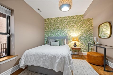 Tiny photo for 744 W Cornelia Avenue #2W, Chicago, IL 60657 (MLS # 12540432)