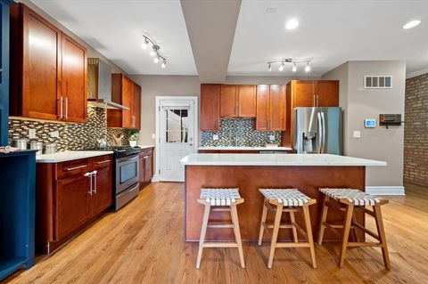 Tiny photo for 744 W Cornelia Avenue #2W, Chicago, IL 60657 (MLS # 12540432)