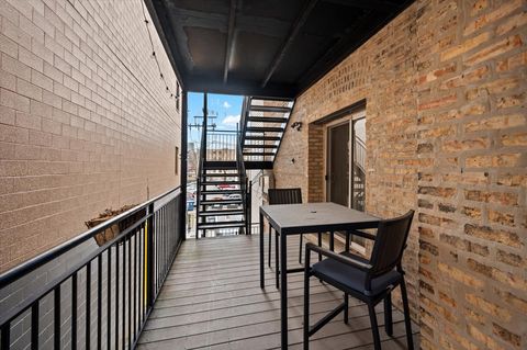 Tiny photo for 744 W Cornelia Avenue #2W, Chicago, IL 60657 (MLS # 12540432)