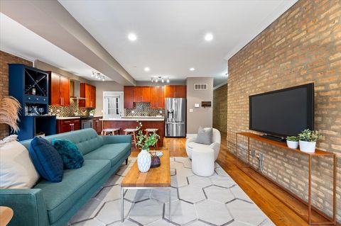 Tiny photo for 744 W Cornelia Avenue #2W, Chicago, IL 60657 (MLS # 12540432)