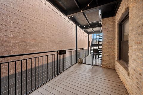 Tiny photo for 744 W Cornelia Avenue #2W, Chicago, IL 60657 (MLS # 12540432)