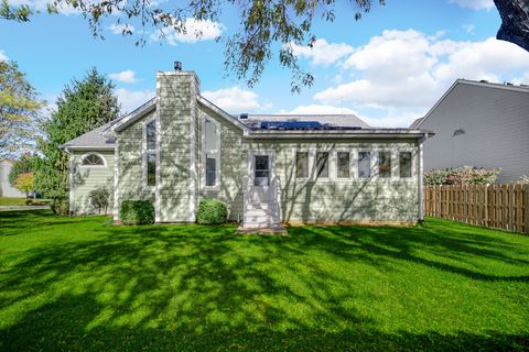 Tiny photo for 2161 Burnham Court, Algonquin, IL 60102 (MLS # 12584547)