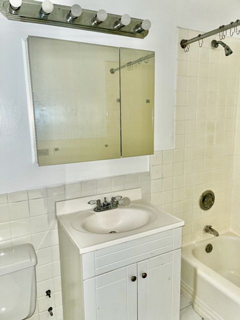 Tiny photo for 6301 N Sheridan Road #11N, Chicago, IL 60660 (MLS # 12523978)