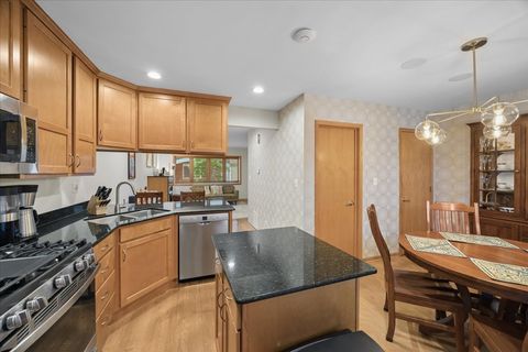 Tiny photo for 609 South Boulevard #E, Oak Park, IL 60302 (MLS # 12675801)