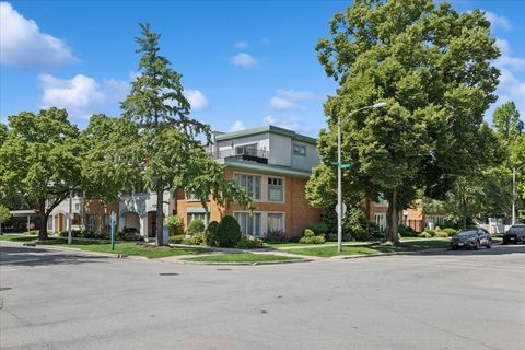 Tiny photo for 609 South Boulevard #E, Oak Park, IL 60302 (MLS # 12675801)