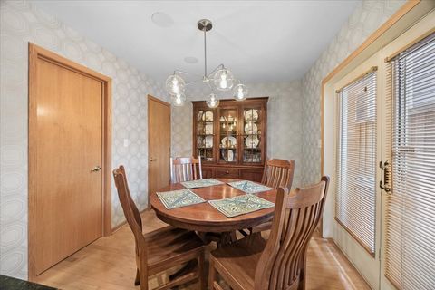 Tiny photo for 609 South Boulevard #E, Oak Park, IL 60302 (MLS # 12675801)
