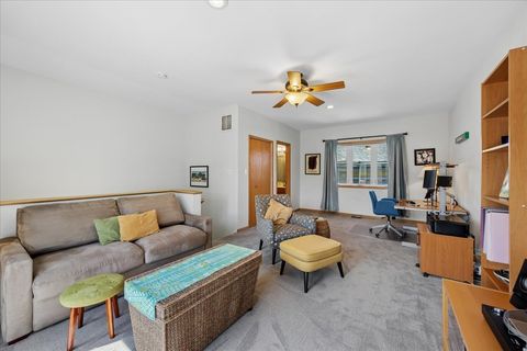 Tiny photo for 609 South Boulevard #E, Oak Park, IL 60302 (MLS # 12675801)