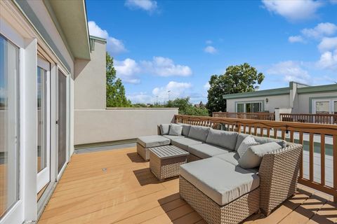 Tiny photo for 609 South Boulevard #E, Oak Park, IL 60302 (MLS # 12675801)